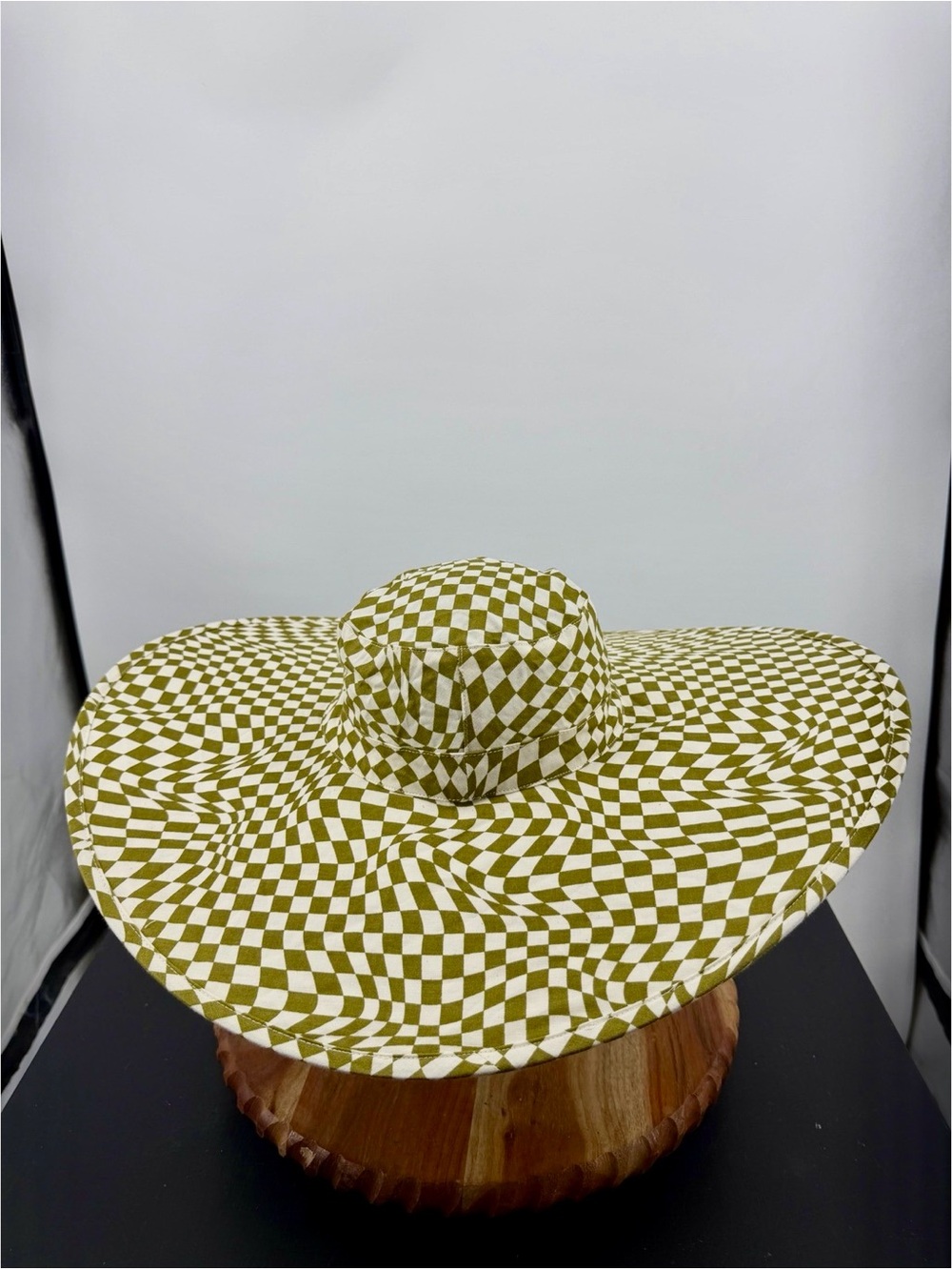 BAGGU Wide Brim Packable Sun Hat in Moss - Picture 3 of 4